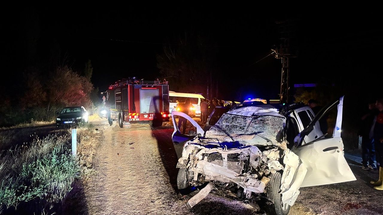 Çorum'da Cip ve Traktör Çarpıştı: 5 Yaralı