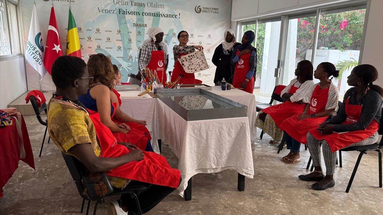 Dakar YEE, Senegallilere Ebru Sanatını Tanıtacak Atölye Düzenliyor