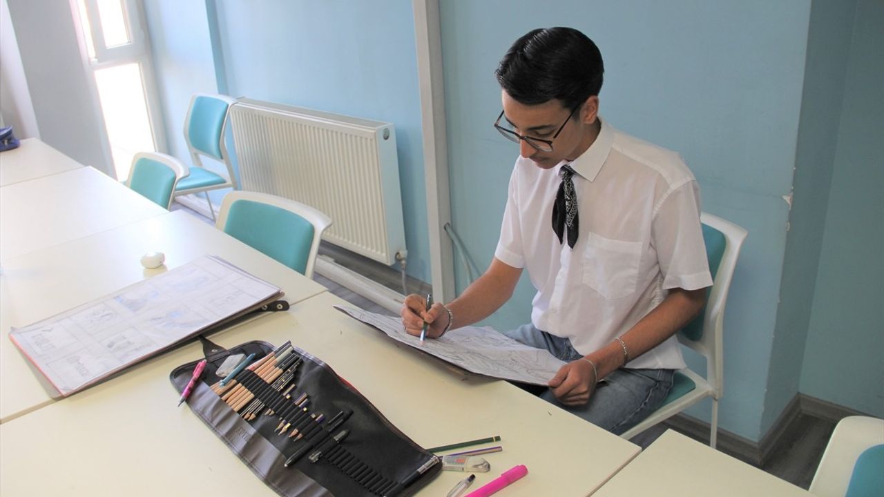 Depremzede Genç, Hayalindeki Çin Seyahatini Kazandı