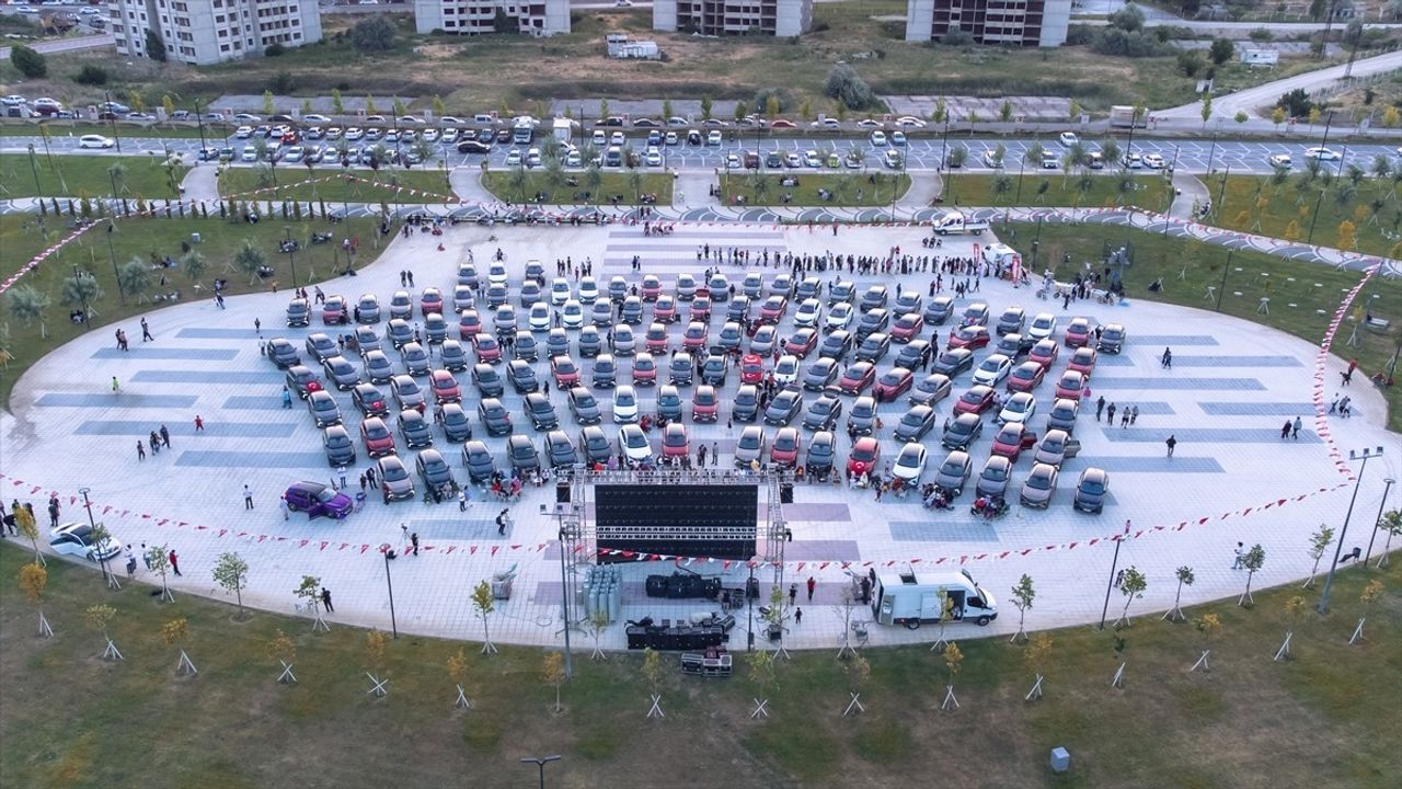 Devrim Arabaları ile TOGG Sahipleri Buluştu