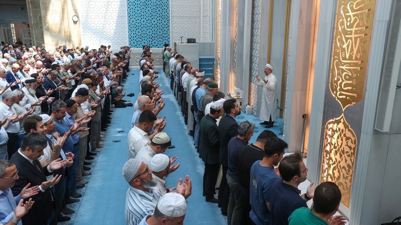 Diyanet İşleri Başkanı Erbaş, Ankara'da Çocukların Eğitimi Üzerine Hutbe Verdi