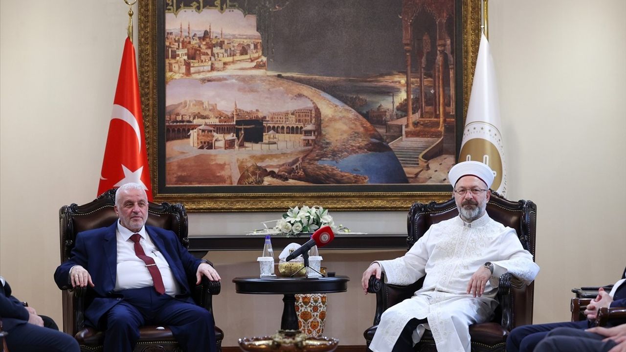 Diyanet İşleri Başkanı Erbaş, Suriye Vakıflar Bakanı ile Görüştü