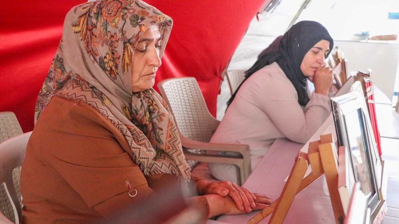 Diyarbakır Anneleri Kurban Bayramı'nda Nöbette: Evlatlarını Bekliyorlar