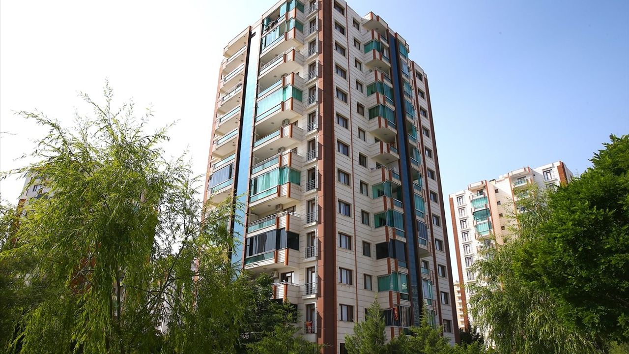 Diyarbakır'daki Yangında Yük Asansörüyle Kurtarma Operasyonu