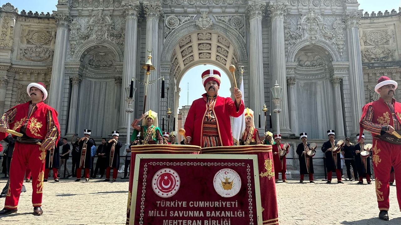 Dolmabahçe'de Mehteran Gösterileri Başladı
