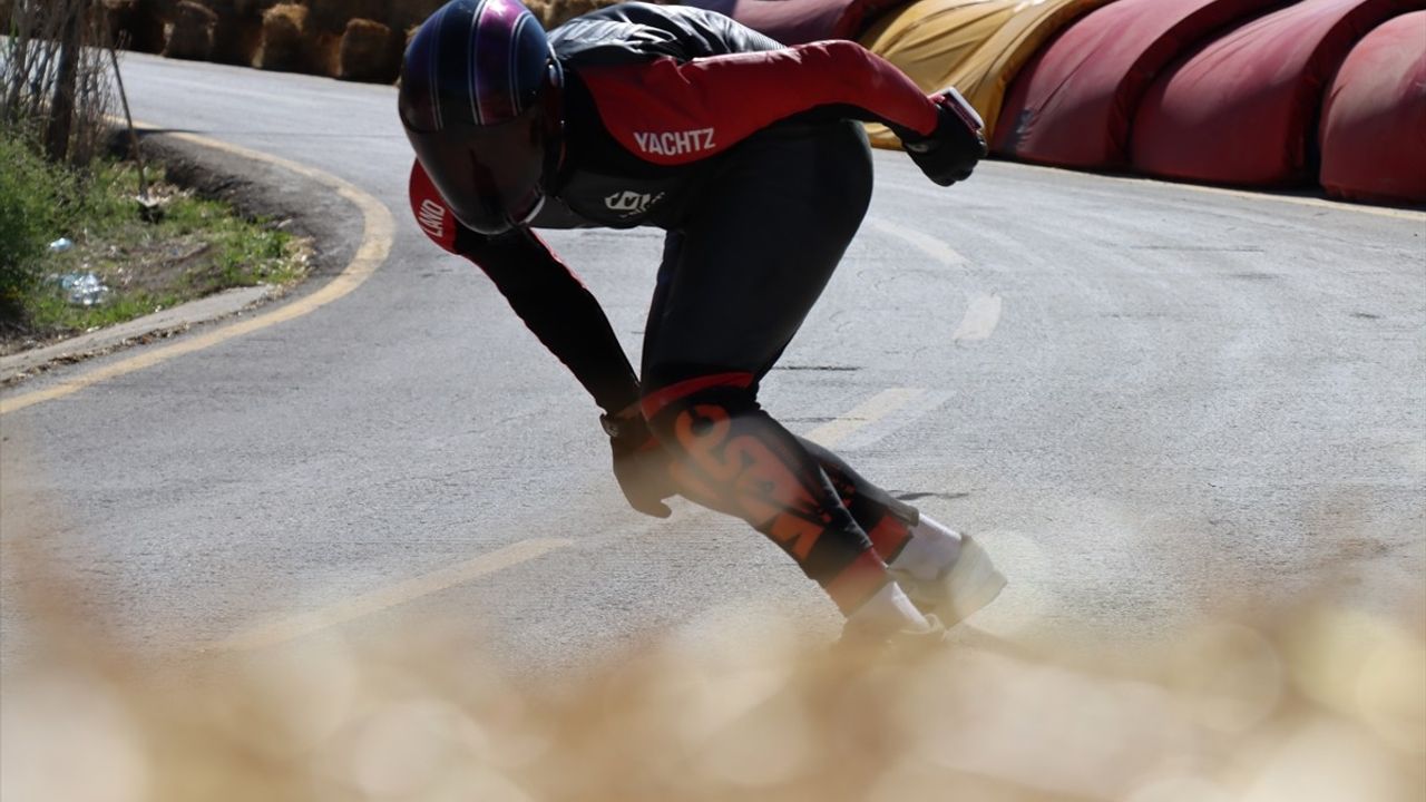 Dünya Kaykay İniş Şampiyonası Erzincan'da Start Aldı