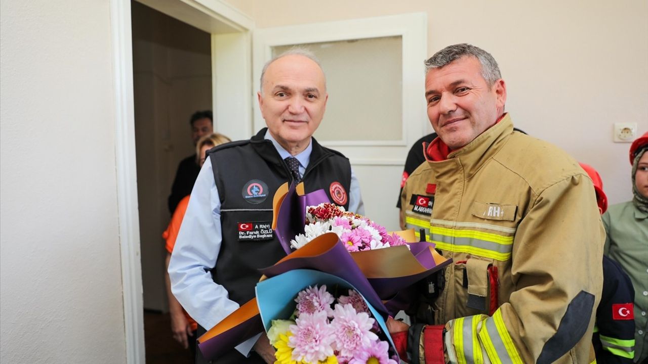 Düzce Belediyesi'nden İtfaiye Personeline Anlamlı Babalar Günü Sürprizi
