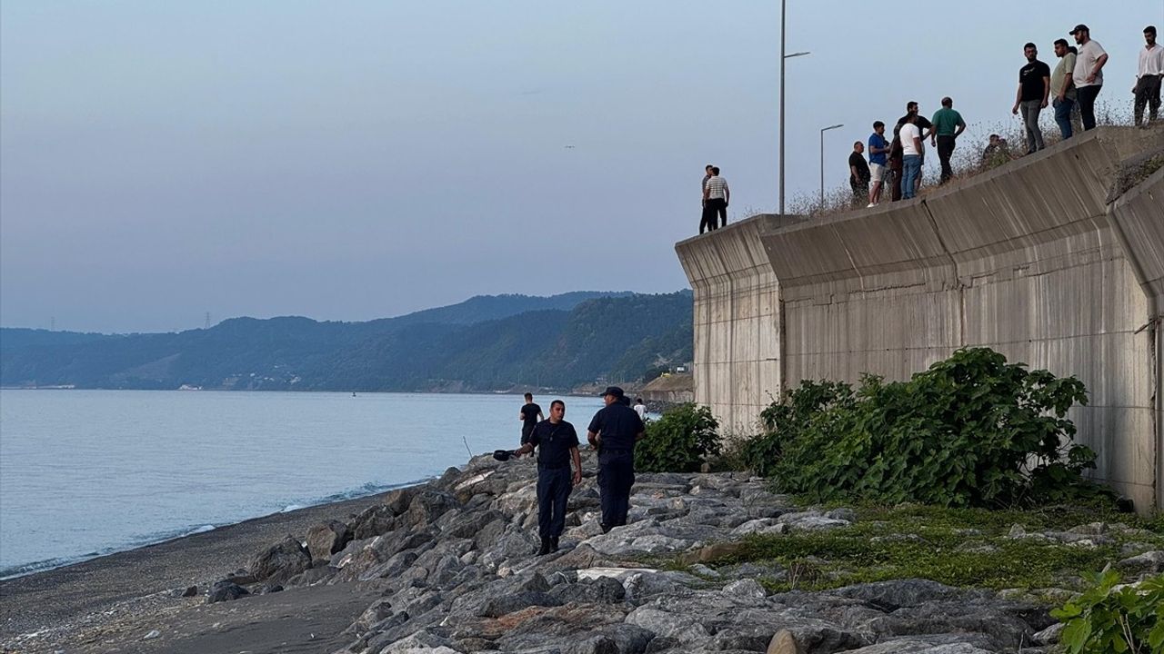 Düzce'de Denizde Boğulma Faciası: Genç Sağlıkçı Hayatını Kaybetti
