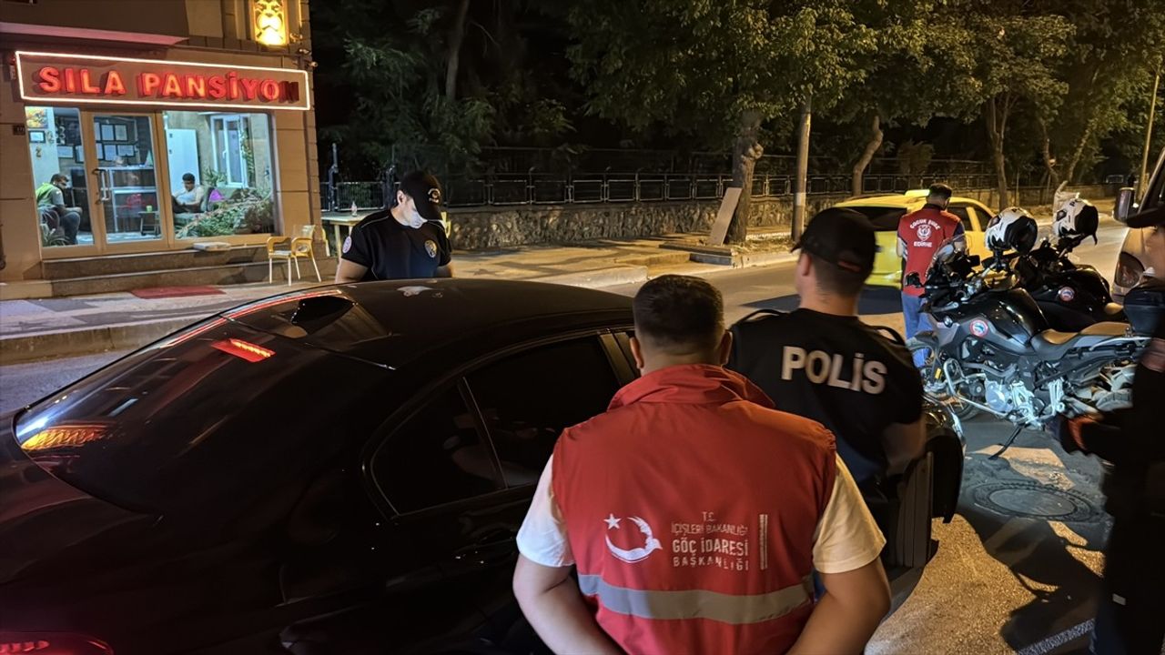 Edirne'de Düzensiz Göçmen Operasyonu: 13 Kişi Yakalandı