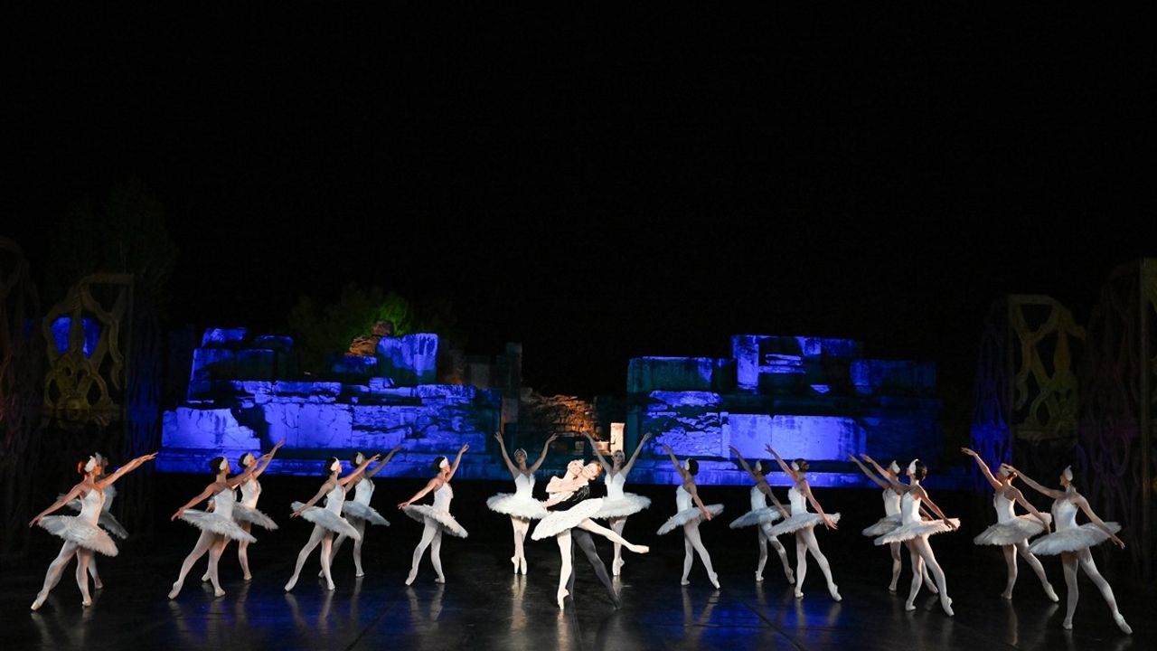 Efes Opera ve Bale Festivali, 'Kuğu Gölü' ile Başladı