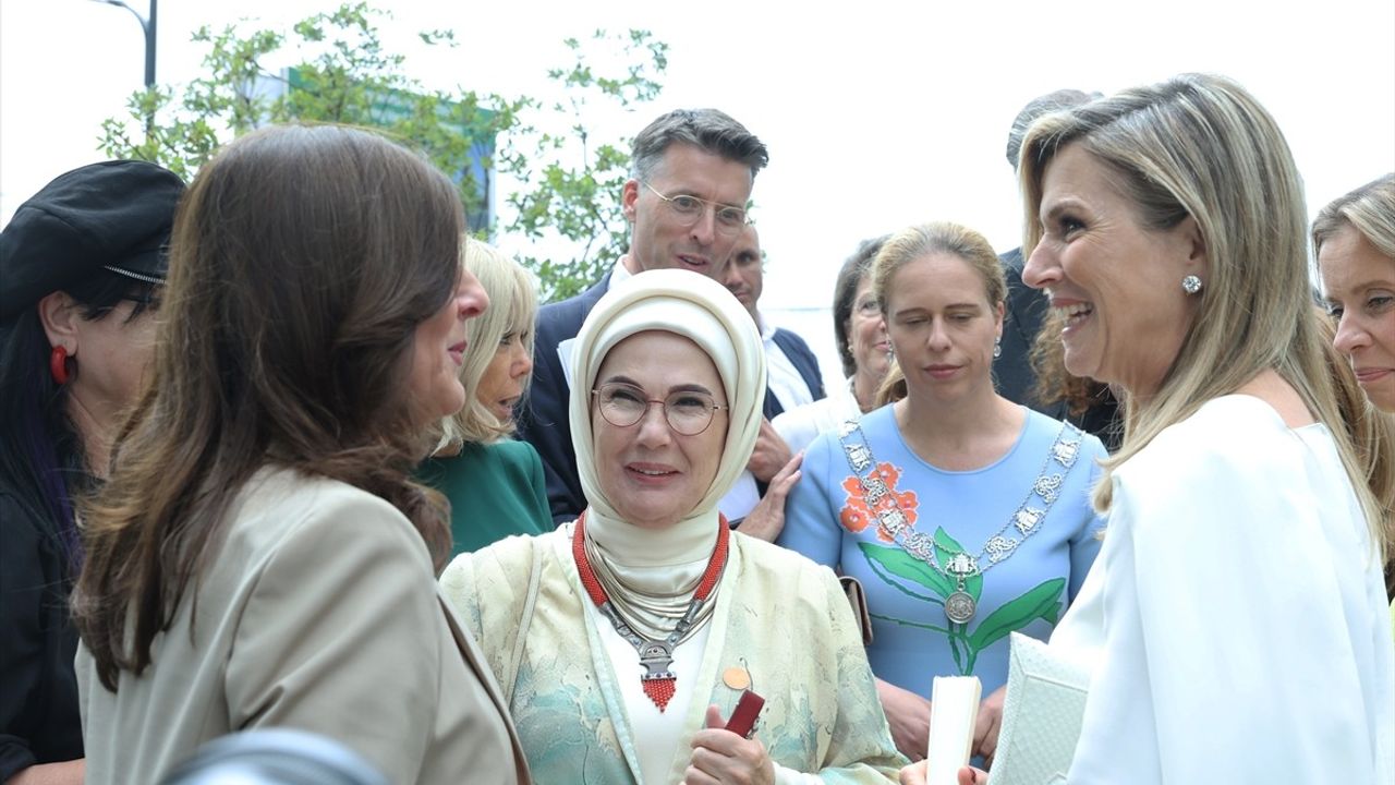 Emine Erdoğan, Hollanda Kraliçesi'nin Ev Sahipliğinde Lider Eşleriyle Buluştu
