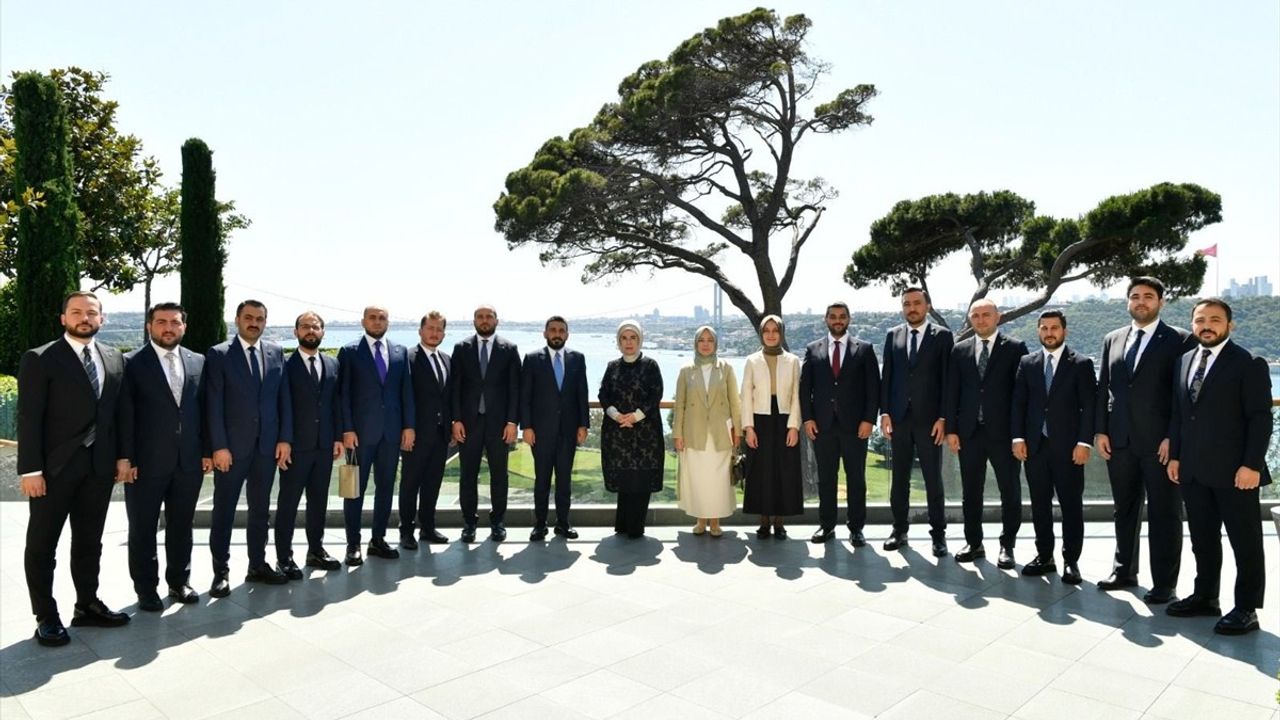 Emine Erdoğan, TÜGVA Yönetim Kurulu ile Önemli Bir Toplantı Gerçekleştirdi