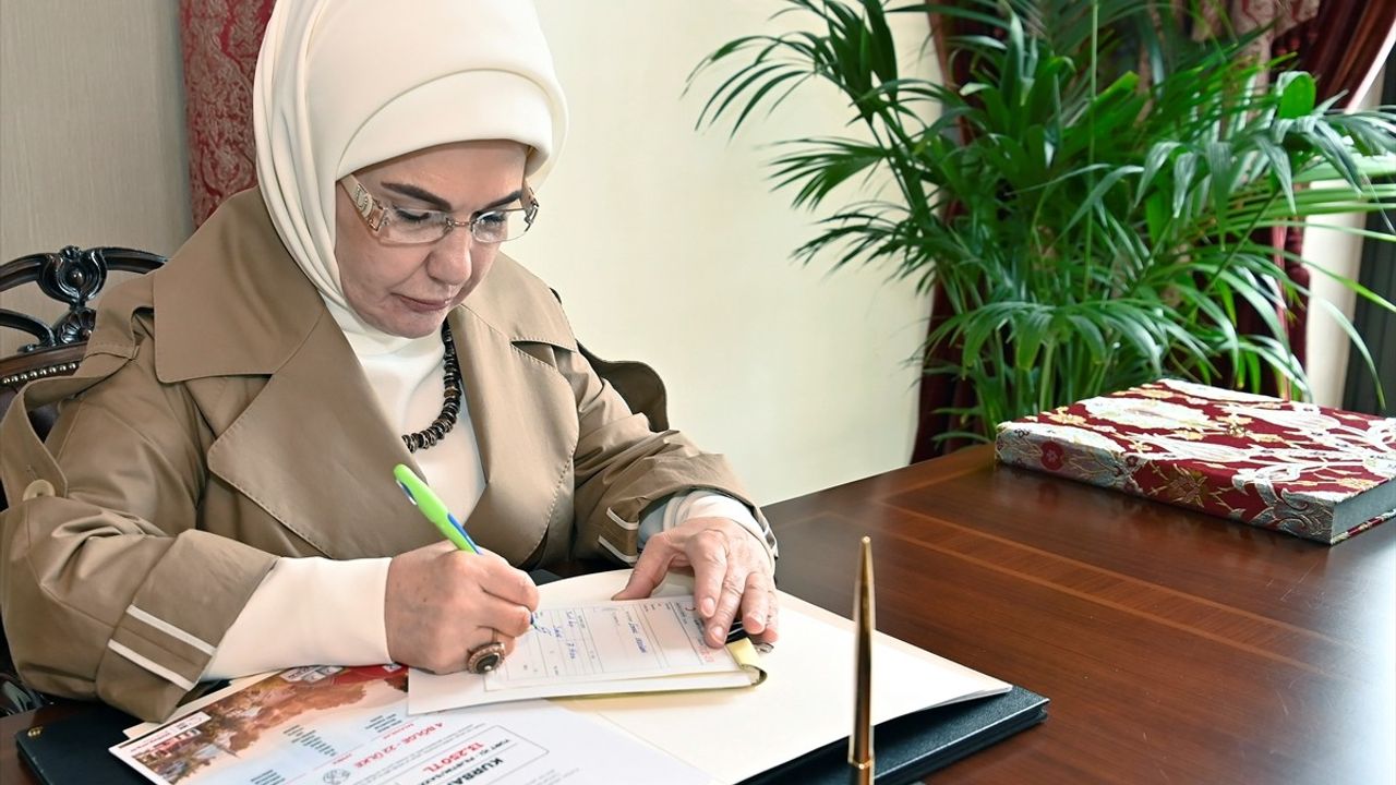 Emine Erdoğan, Türk Kızılay'a Kurban Bağışında Bulundu