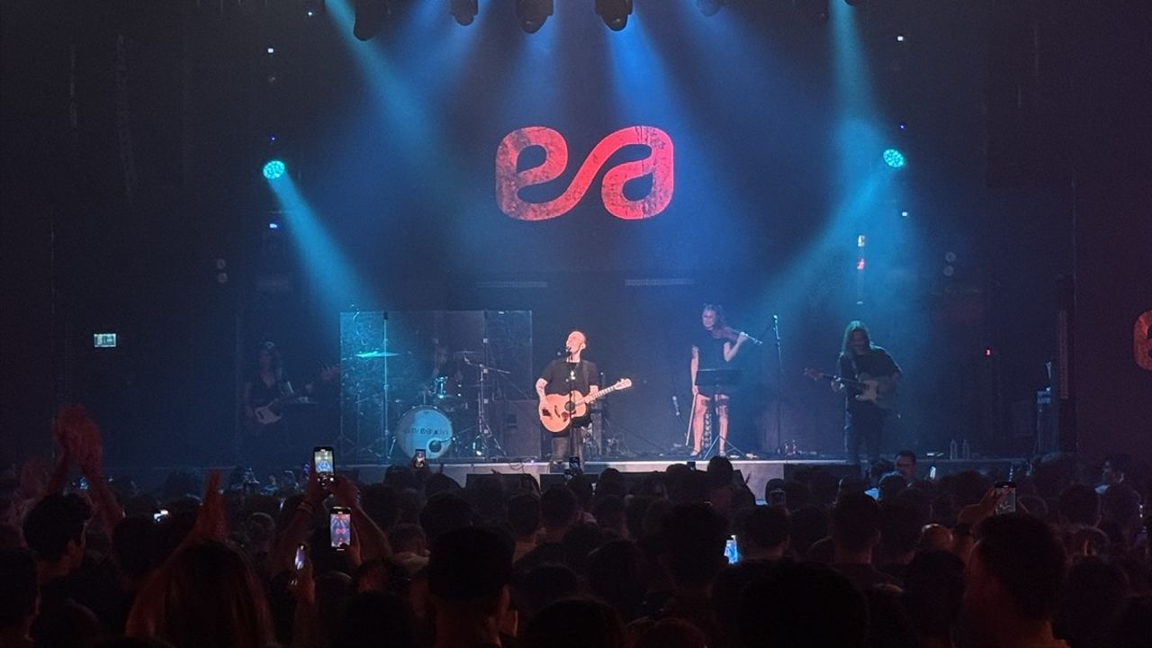 Emre Aydın, Yeni Tekli 'Son Yalancı' ile Sahne Aldı