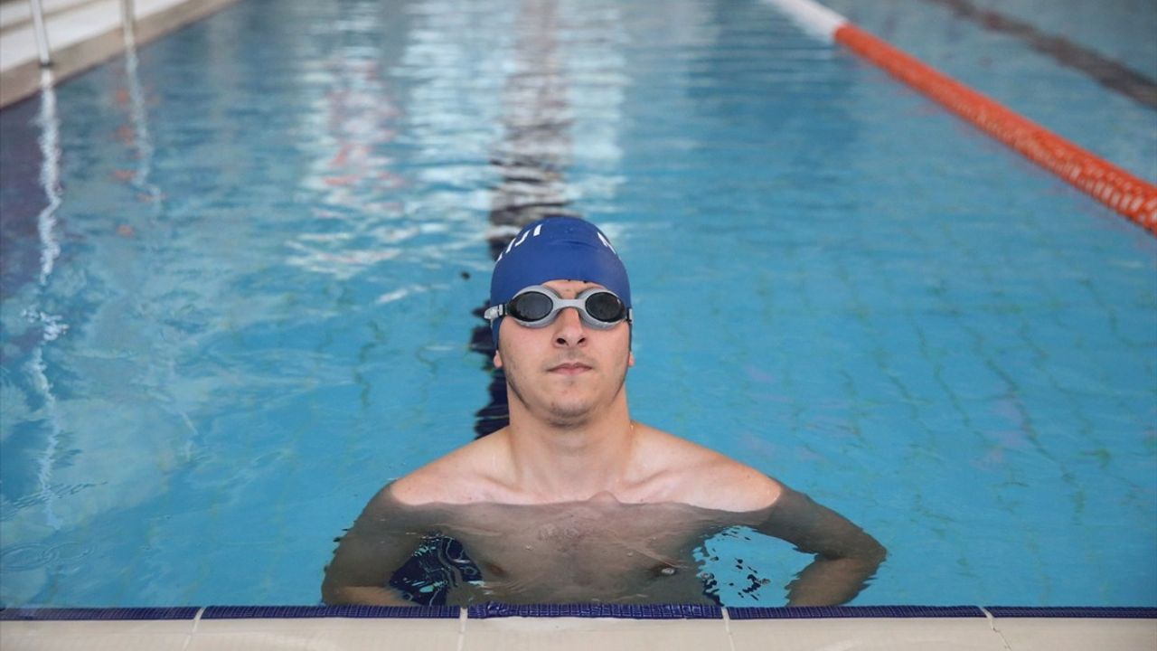 Engelli Yüzücü Mehmet Büyük, Türkiye Şampiyonu Oldu