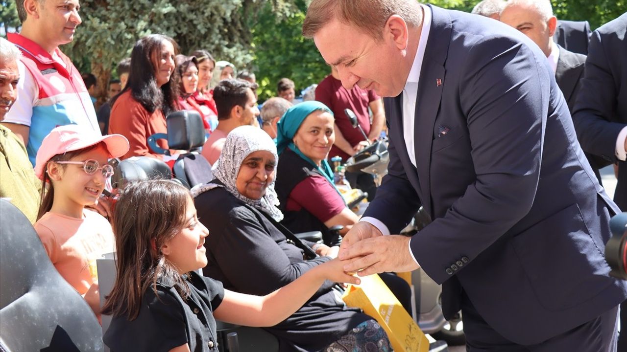 Erzincan'da 24 Engelliye Akülü Araç Desteği Sağlandı