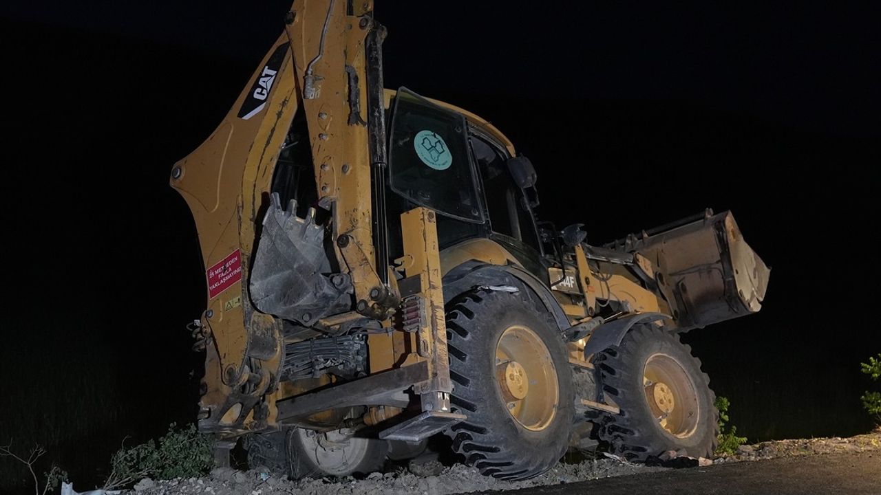 Erzurum'da Kamyonun Geri Manevrası Sonucu 5 İşçi Yaralandı