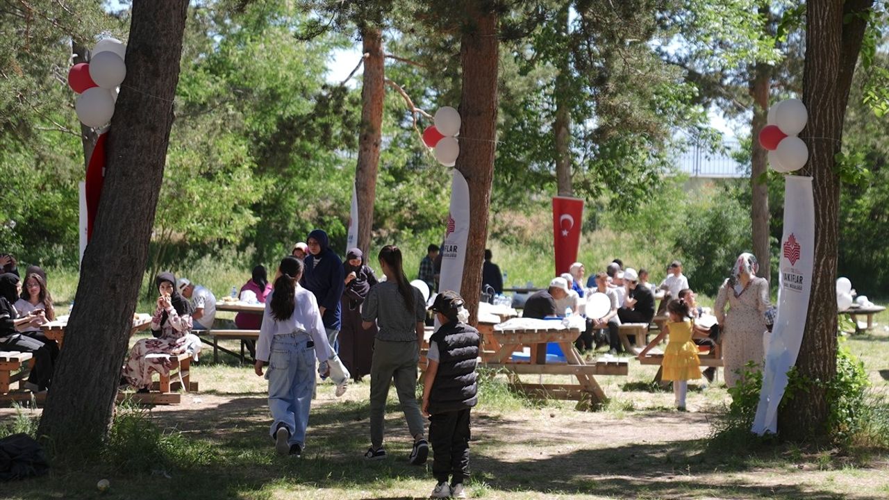 Erzurum'da Yetim ve Öksüz Çocuklar İçin Piknik Şöleni Düzenlendi