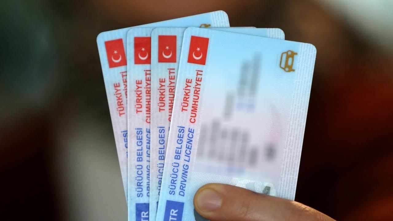 Eski Tip Ehliyet Sahiplerine Uyarı: 15 TL Yerine 7438 TL Ödeyeceksiniz!