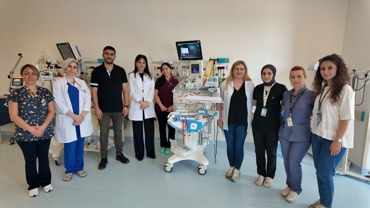 Eskişehir'de Diyaframında Delik Bulunan Bebek Sağlığına Kavuştu