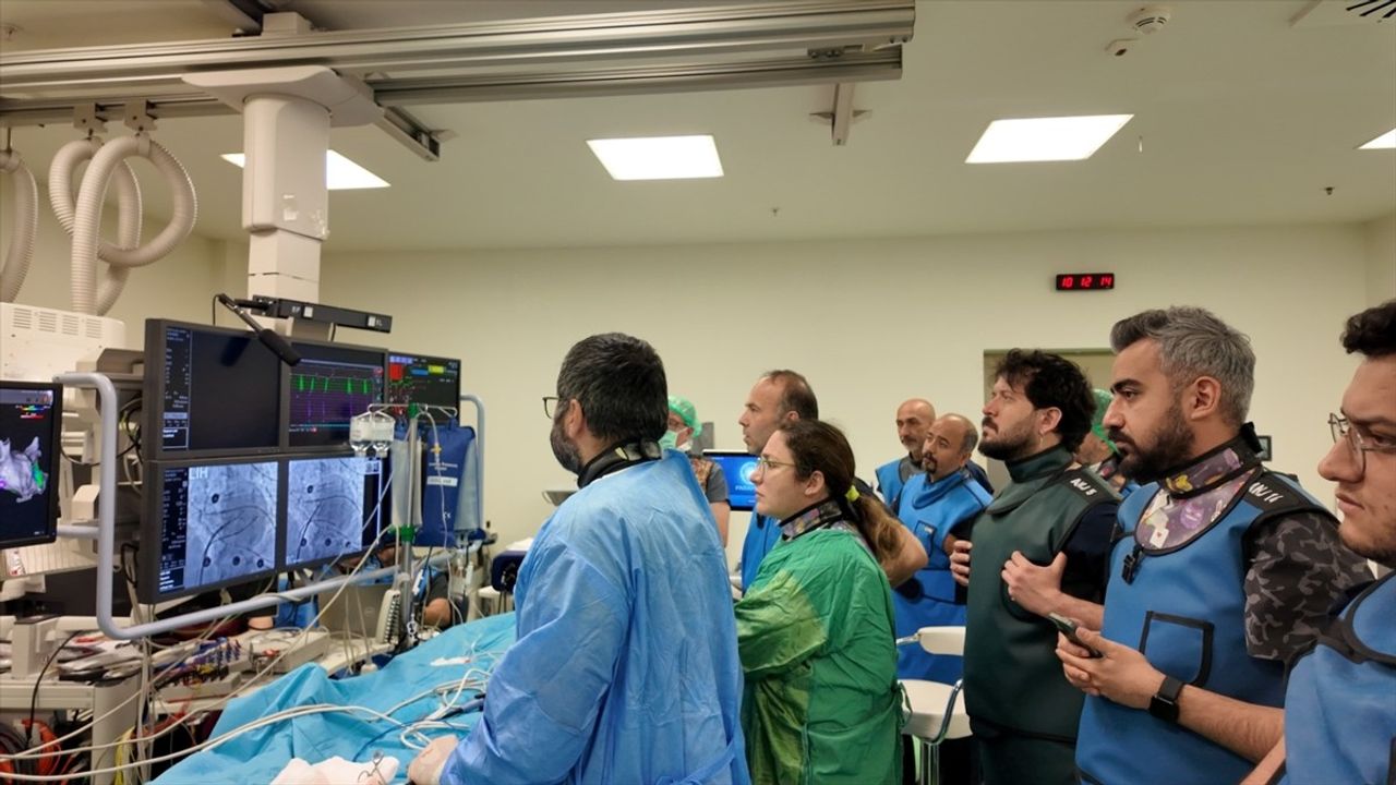 Eskişehir'de Kalp Ritim Bozukluğu Elektriksel Ablasyon Yöntemiyle Tedavi Edildi