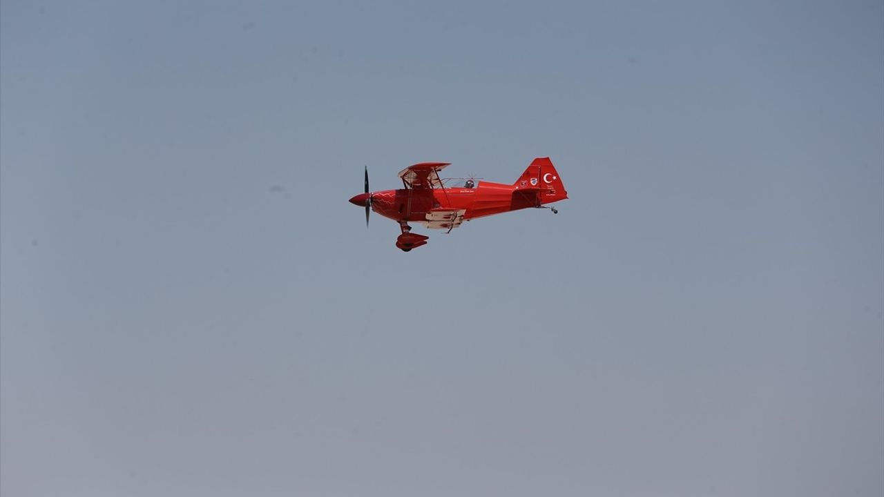 Eskişehir'de Paraşüt ve Model Uçak Festivali Rüzgarı