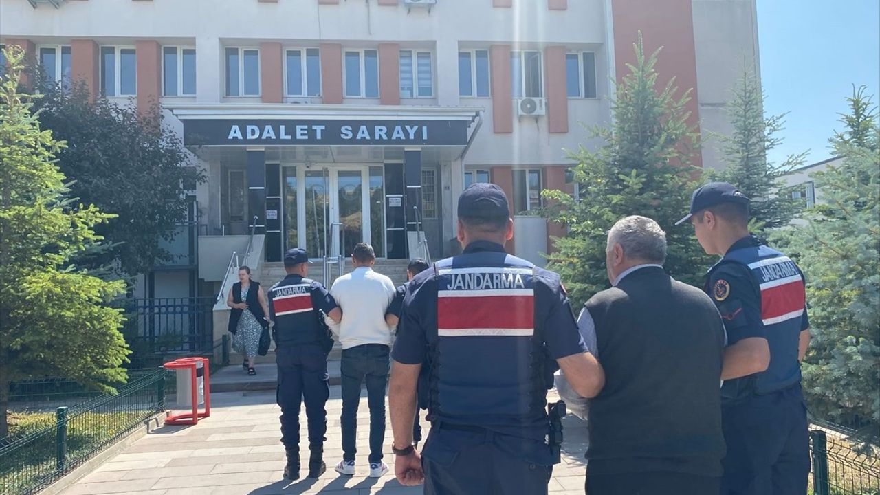 Eskişehir'de Tefecilik Operasyonunda İki Kişi Tutuklandı