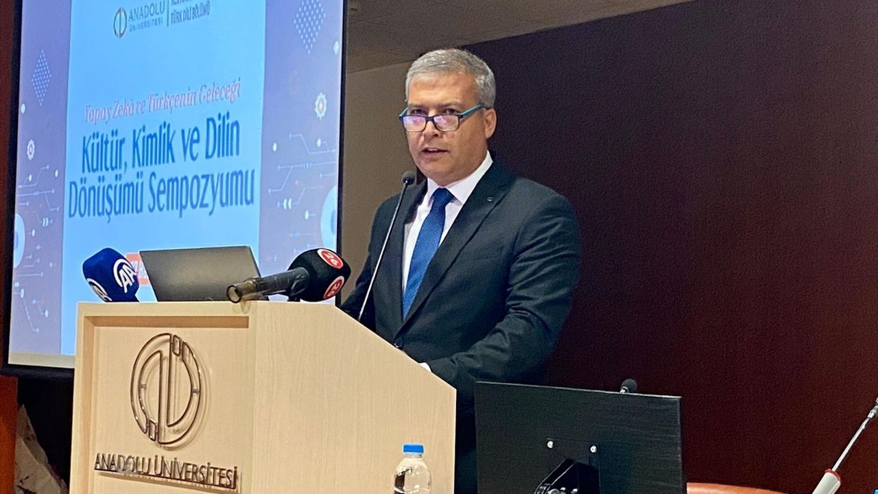 Eskişehir'de Yapay Zeka ve Türkçenin Geleceği Sempozyumu Düzenlendi