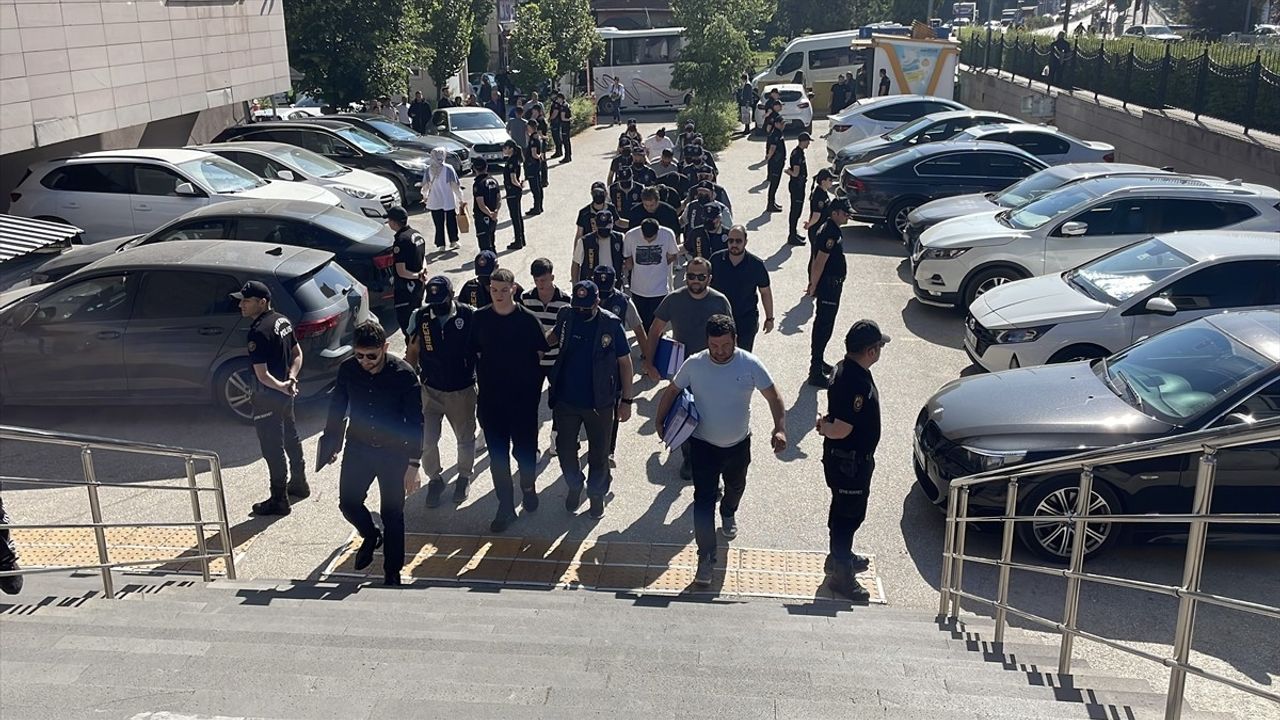 Eskişehir Merkezli Dolandırıcılık Operasyonunda 8 Şüpheli Tutuklandı