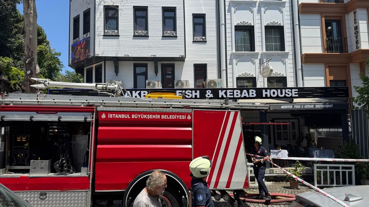 Fatih'te Restore Edilen Otelde Yangın Paniği
