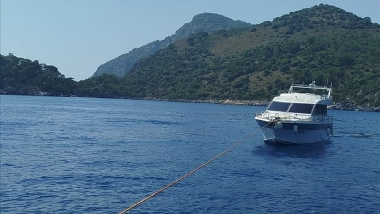 Fethiye Açıklarında Sürüklenen Teknedeki 2 Kişi Kurtarıldı