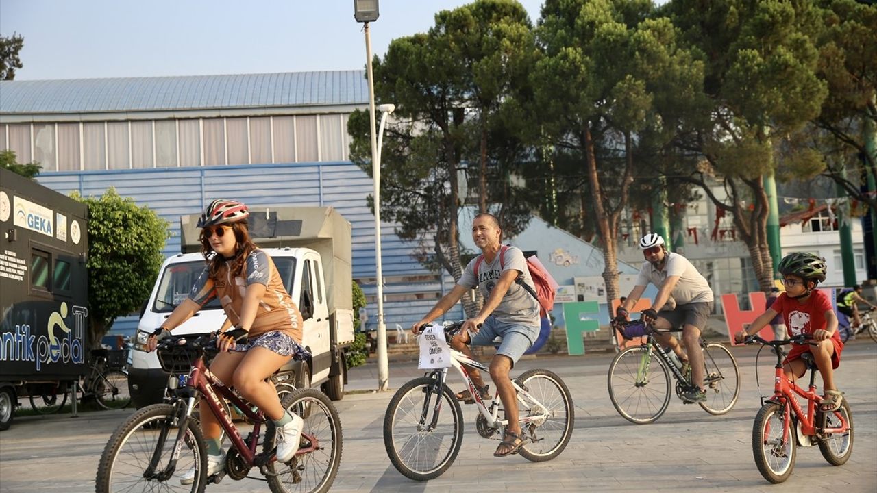 Fethiye'de Bisiklet Tutkunlarından Etkileyici 'Sessiz Sürüş' Etkinliği