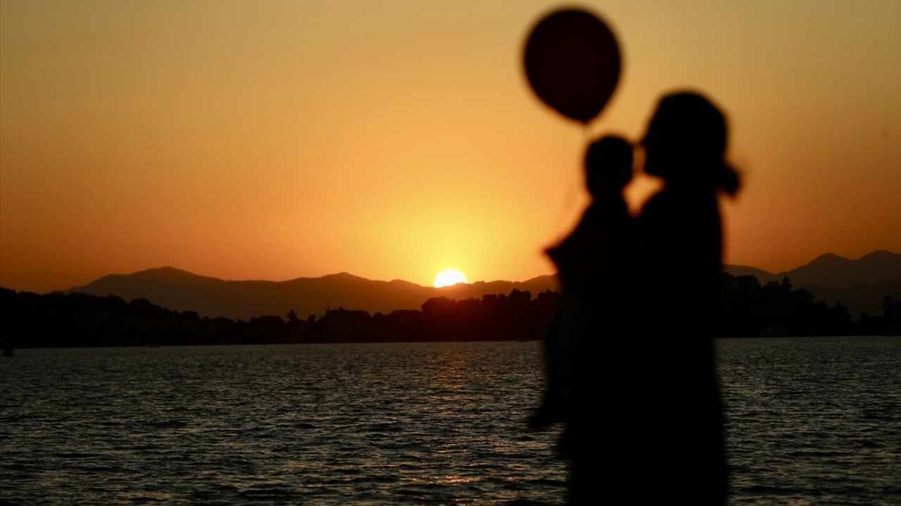 Fethiye'de Sıcak Hava Sahilde Yoğunluk Oluşturdu