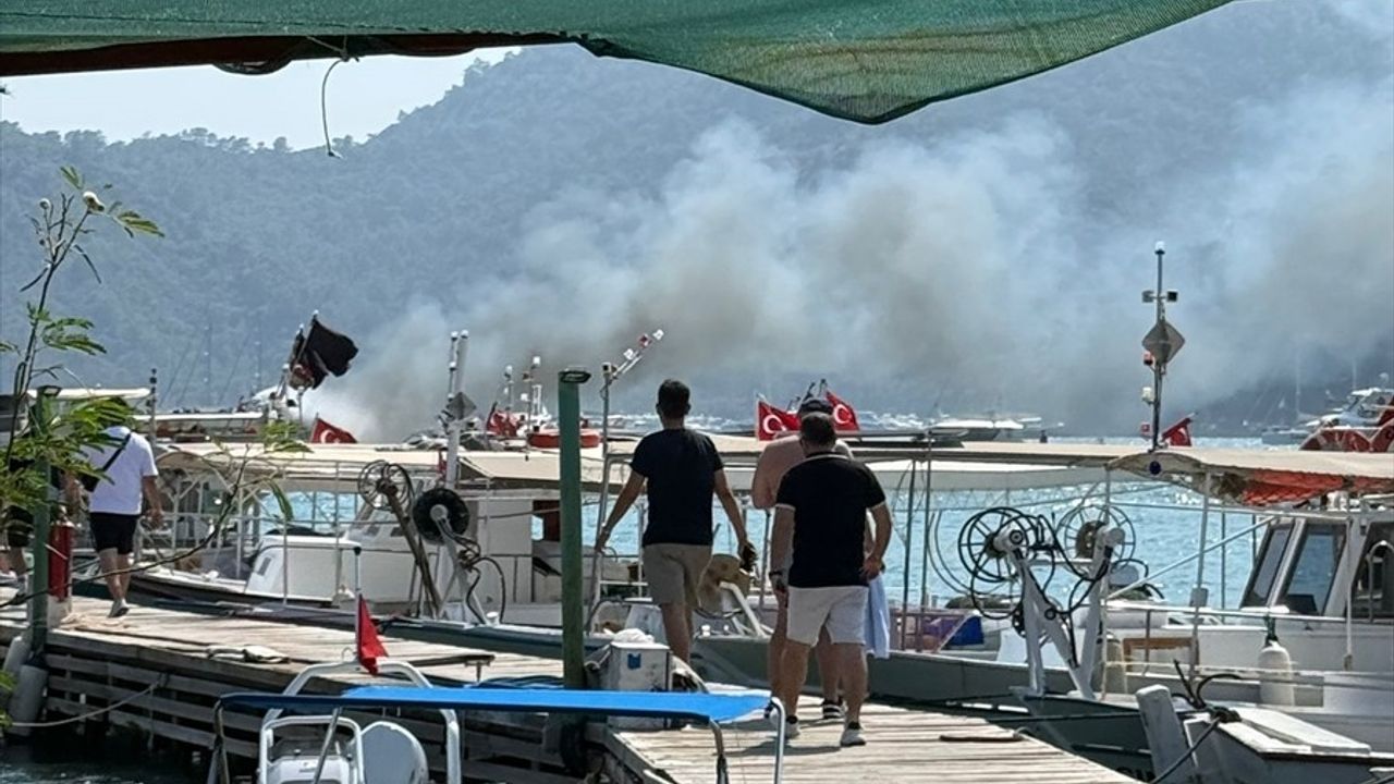 Fethiye'de Tekne Yangını Kontrol Altına Alındı