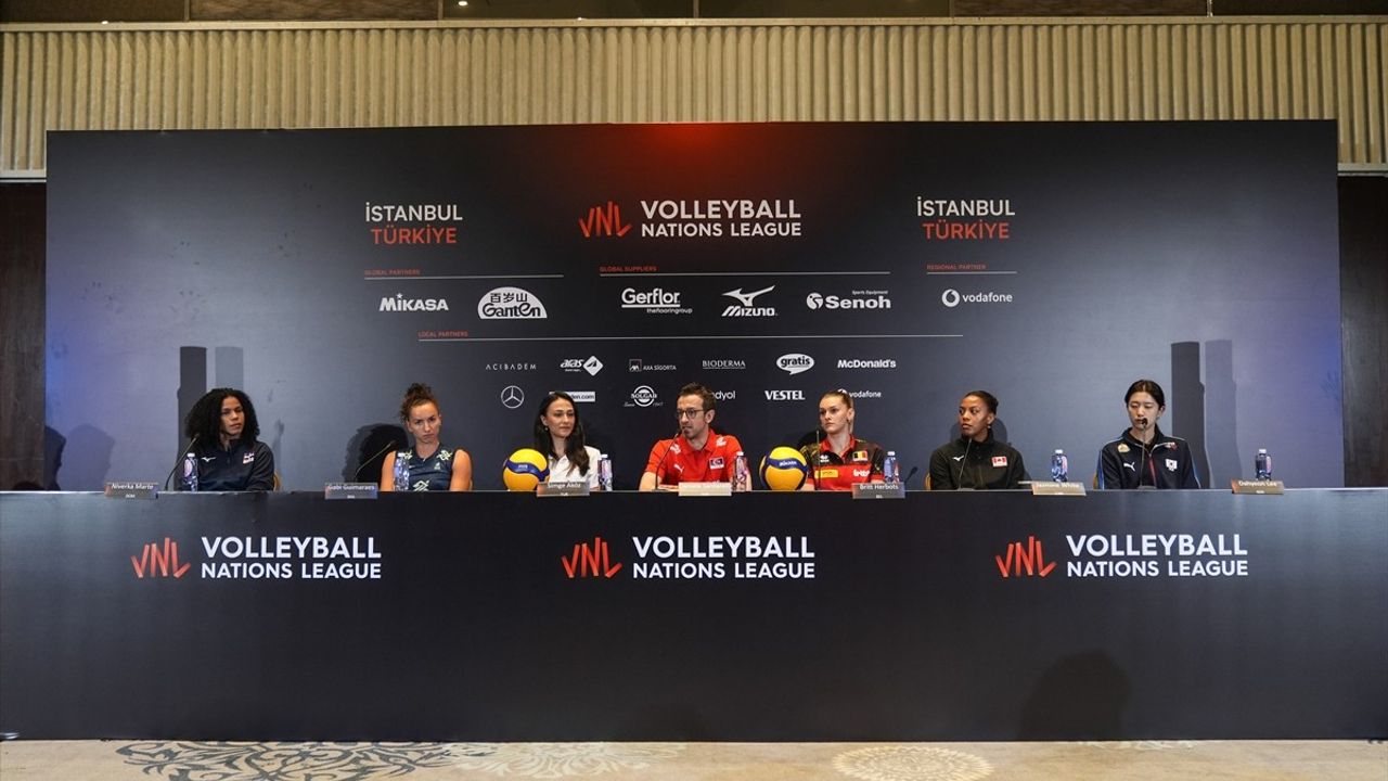 FIVB Kadınlar Milletler Ligi'nin İstanbul Basın Toplantısı Gerçekleşti