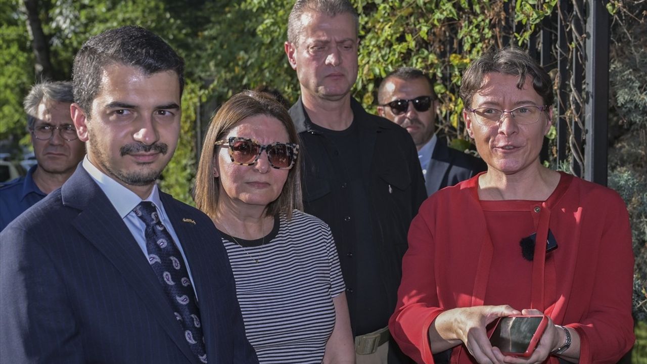 Fransız Sanatçı Ememem, Ankara'da Kaldırım Mozaikleriyle Şehir Dokusuna Renk Katıyor