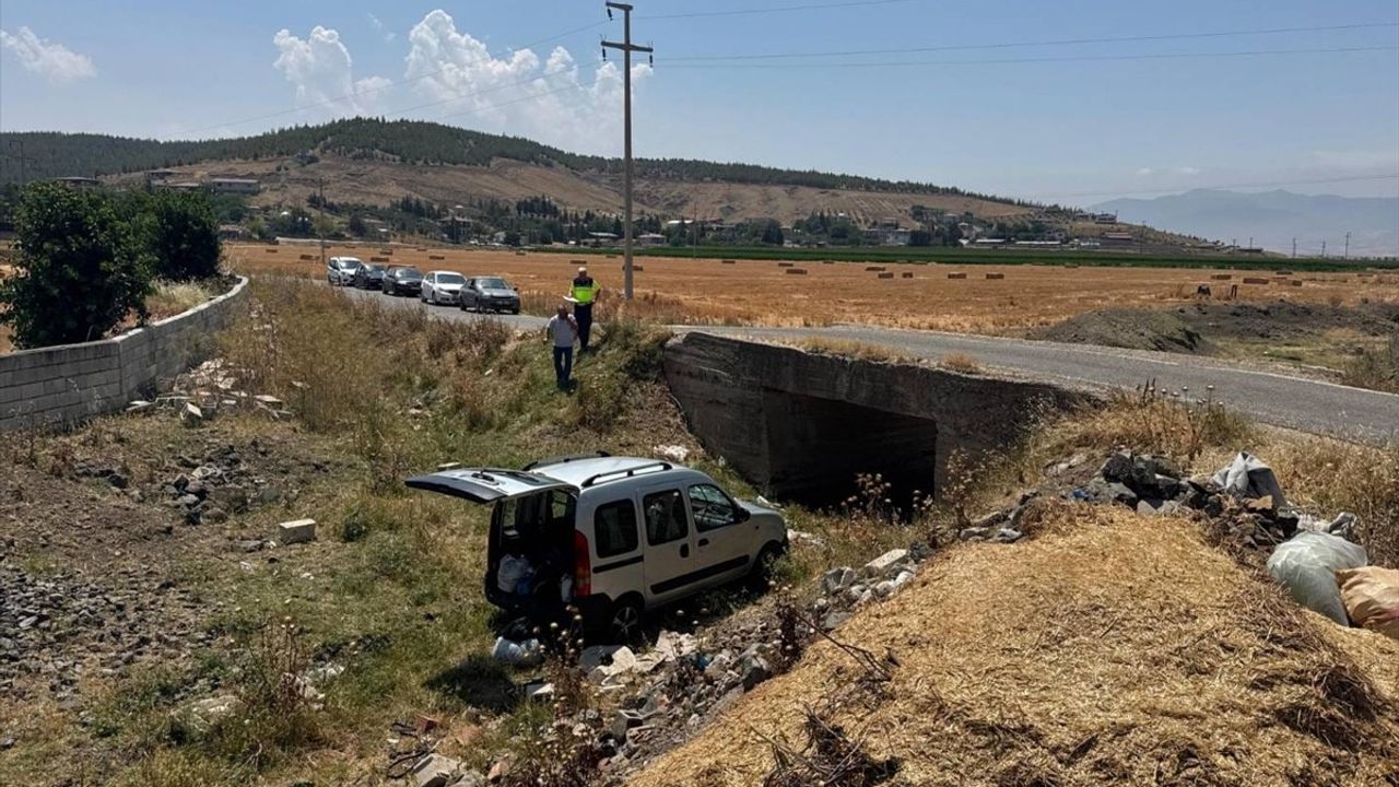 Gaziantep'te Köprüden Düşen Araçta 6 Kişi Yaralandı