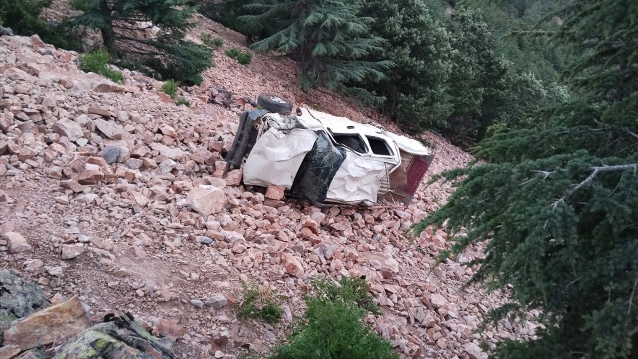 Gaziantep'te Pikap Uçuruma Devrildi: 3 Ölü, 1 Yaralı