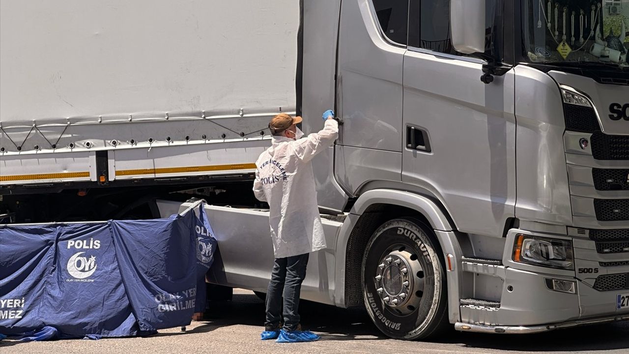 Gaziantep'te Tırın Çarptığı Motosiklet Kazası: 2 Ölü