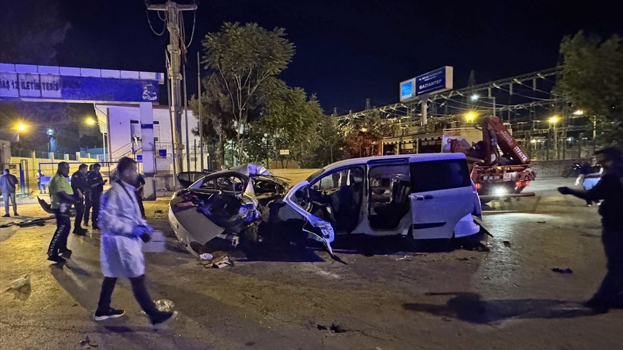 Gaziantep'te Trafik Kazası: 5 Ölü, 2 Yaralı