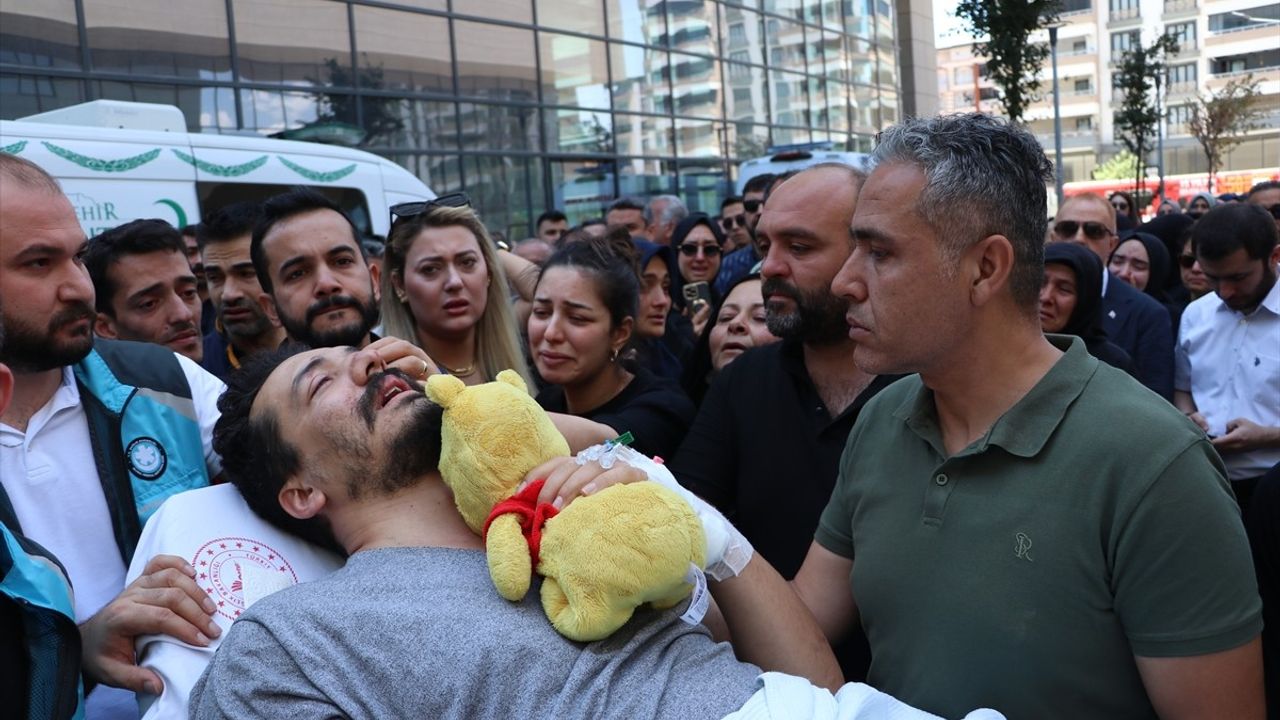Gaziantep'te Trafik Kazasında Hayatını Kaybeden Anne ve İki Çocuğu İçin Tören Düzenlendi