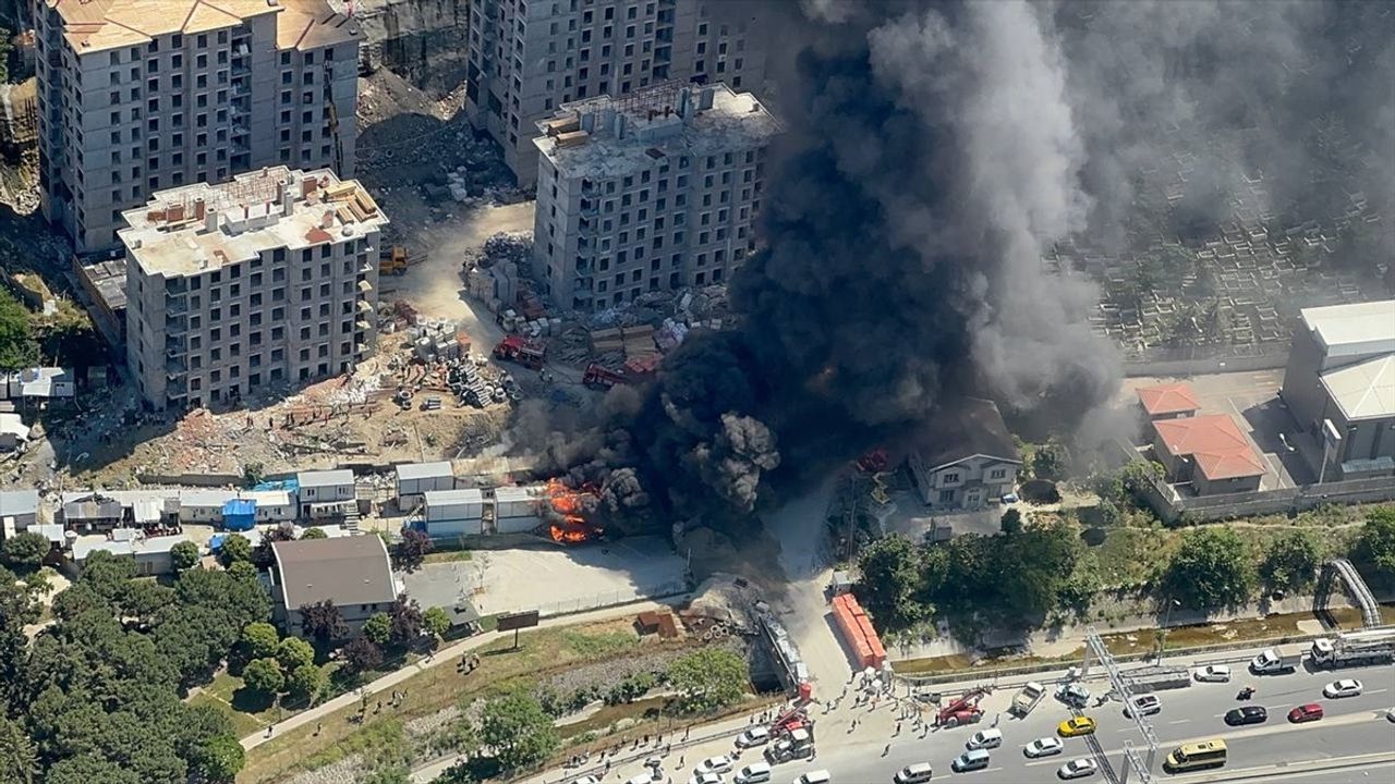 Gaziosmanpaşa'da İşçi Konteynerlerinde Yangın Söndürüldü