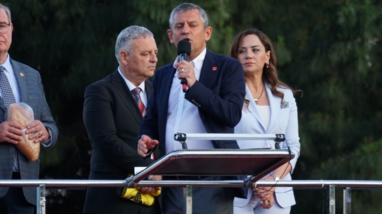 Gaziosmanpaşa'da Marketten Et ve Mangal Hırsızlığı Güvenlik Kamerasında Yakalandı