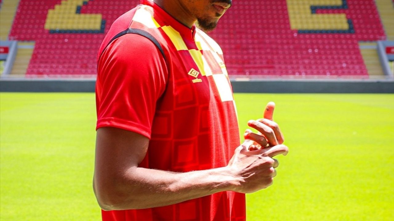 Göztepe, Brezilyalı Savunma Oyuncusu Allan Godoi'yi Transfer Etti