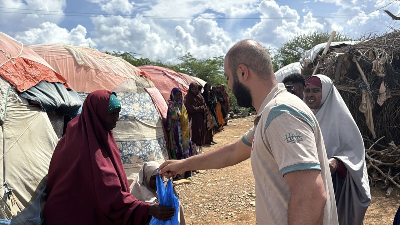 Hak İnsani Yardım Derneği, Somali'de 7 Bin Kişiye Yardımda Bulundu