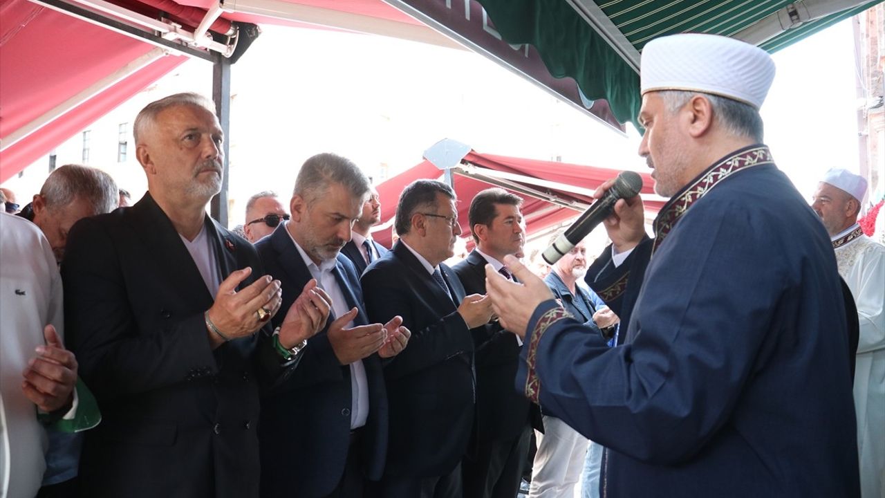 Hami Mandıralı'nın Kayınpederi Süleyman Şahinoğlu Son Yolculuğuna Uğurlandı