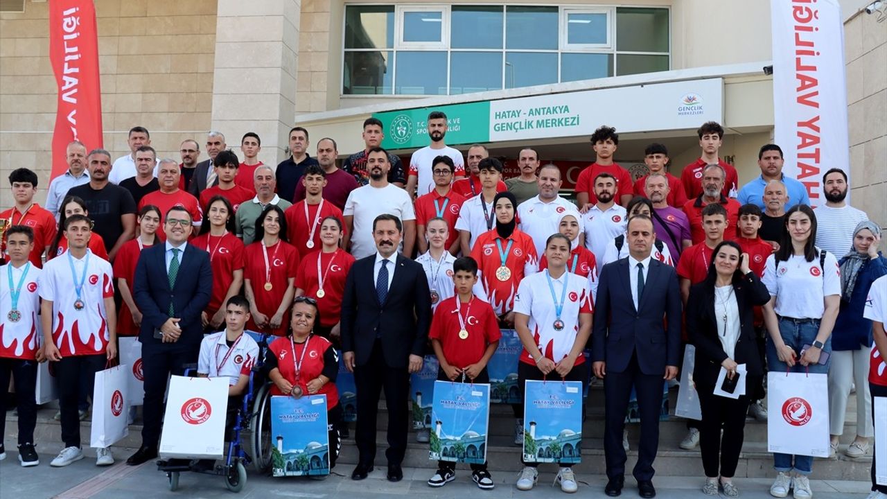 Hatay'da Depremzede Sporculara Ödül Töreni