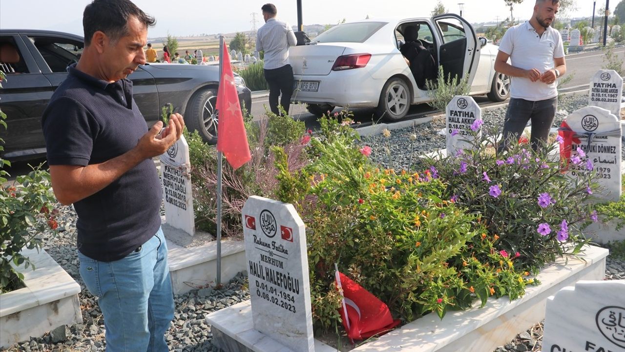 Hatay'da Kurban Bayramı'nda Narlıca Deprem Mezarlığı'na Ziyaret