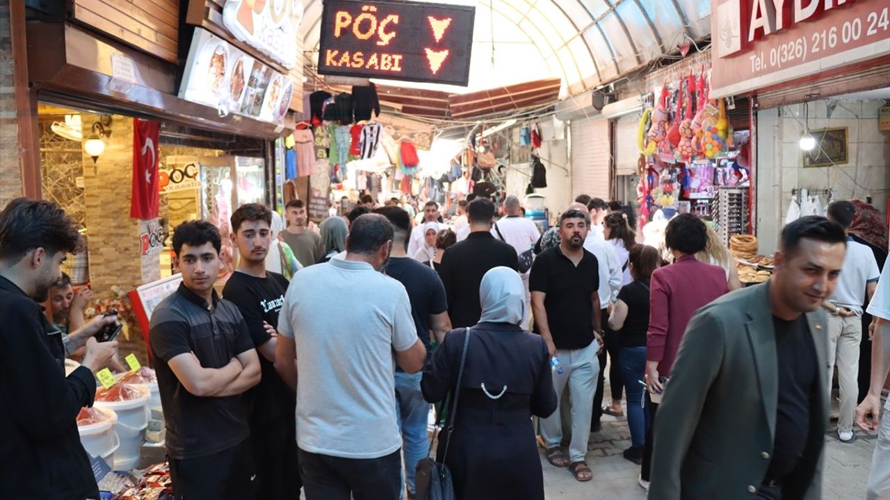 Hatay'da Uzun Çarşı'da Bayram Yoğunluğu ve Restorasyon Hazırlıkları