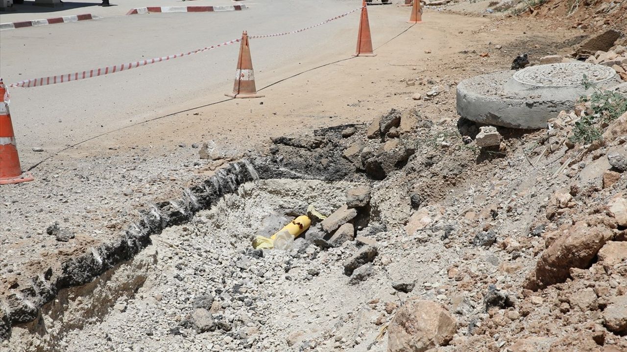 Hatay'da Yol Çalışmasında Doğal Gaz Borusu Delindi